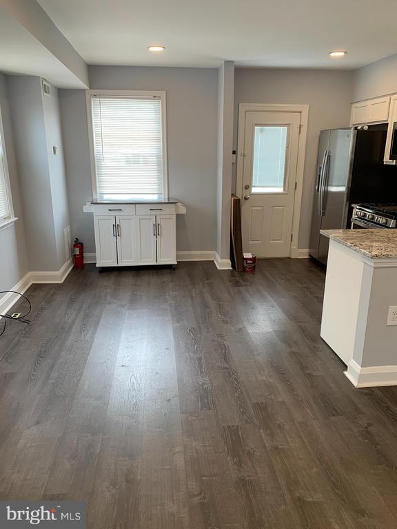 Building Photo - 4429 Newport Ave