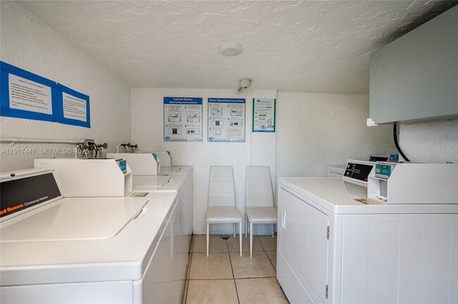 Building Photo - 2463 Coral Wy