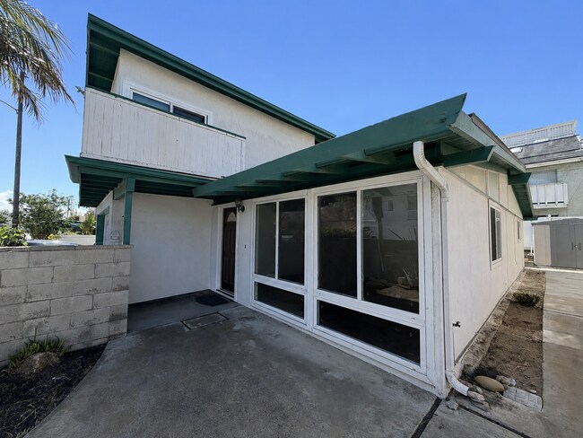 Building Photo - Coastal Beach Home Just One Block from the Ocean