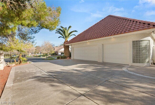 Building Photo - 13 Dovetail Cir
