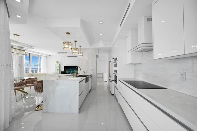 Building Photo - 16485 Collins Ave