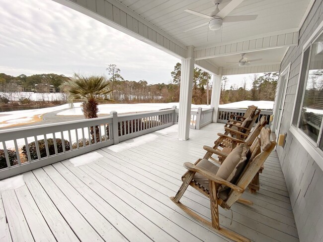 Building Photo - FULLY-FURNISHED GORGEOUS TOWNHOME!