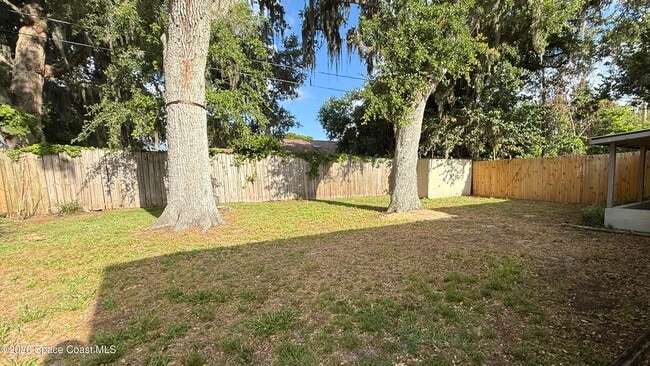 Building Photo - 27 Seminole Dr