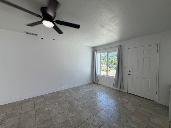 Building Photo - 228 Janan Ct