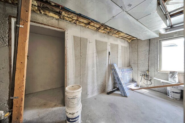 Building Photo - 2255 Red Robin Rd