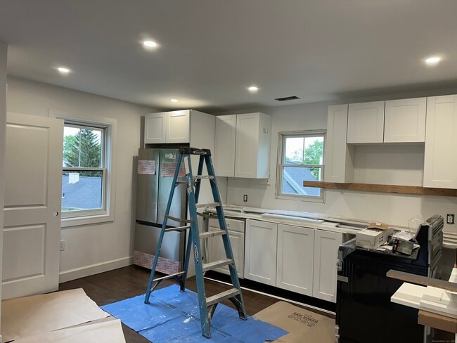 Building Photo - 69 Cos Cob Ave