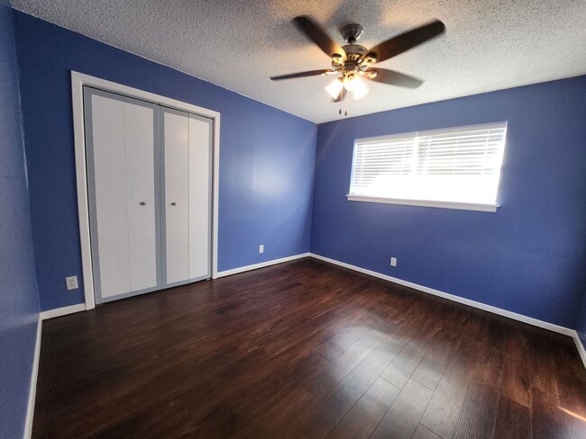 Building Photo - Available Now, PG 4 Bedroom