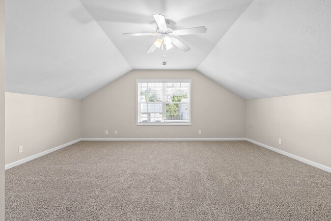 Building Photo - Pet Friendly Three Bedroom with Bonus!