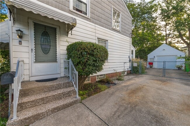 Building Photo - 1501 E 248th St