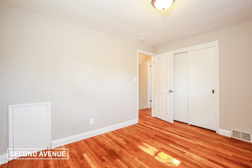 Building Photo - 667 Regency Dr