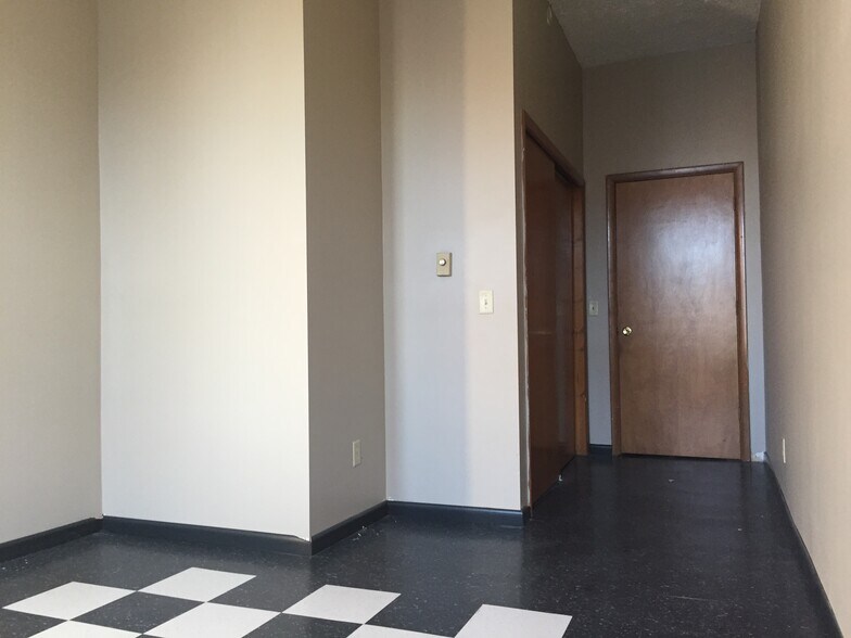 Building Photo - 57 Main St S