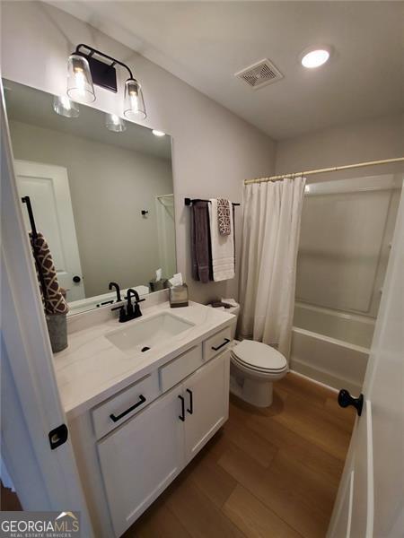 Building Photo - 1704 Pardee Dr
