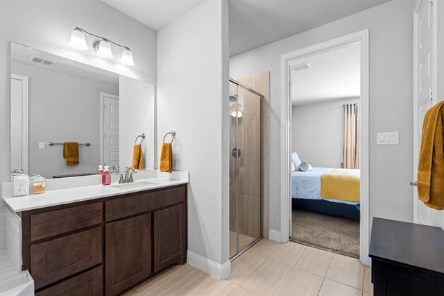 Building Photo - 6017 Mango Dr