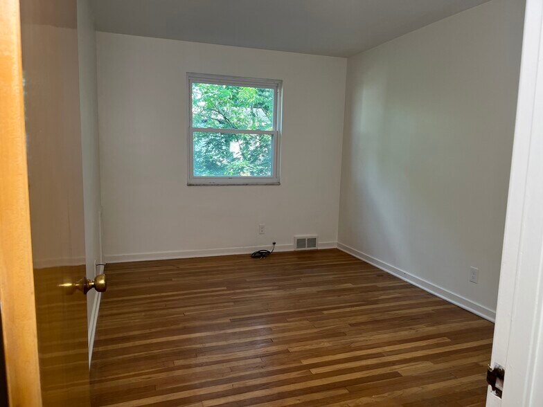 Building Photo - 1419 Beechwood Blvd