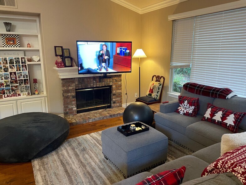 Family Room - 5028 Pearlman Way