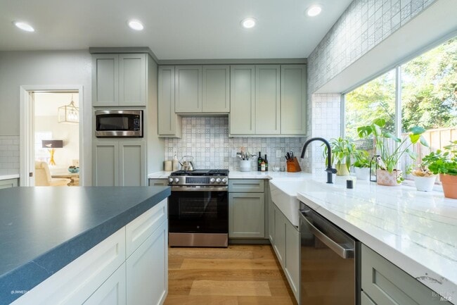 Building Photo - 517 Leafhaven Ln