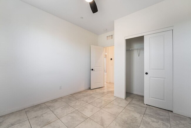 Building Photo - Modern Living in Inspirada Community!