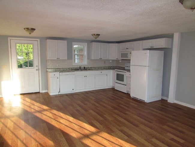 Building Photo - E4363-2