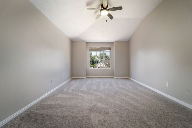 Building Photo - Beautiful Home in Midvale w/ attached 2 ca...