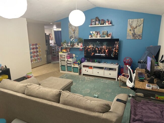 Building Photo - VIDEOTOUR: Amazing Newer South Salem Home! Great Location. PETS WELCOME