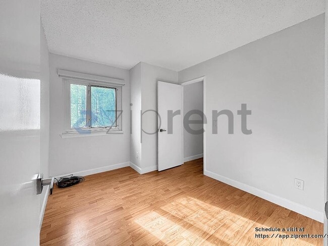 Building Photo - 320 Barbara Ln