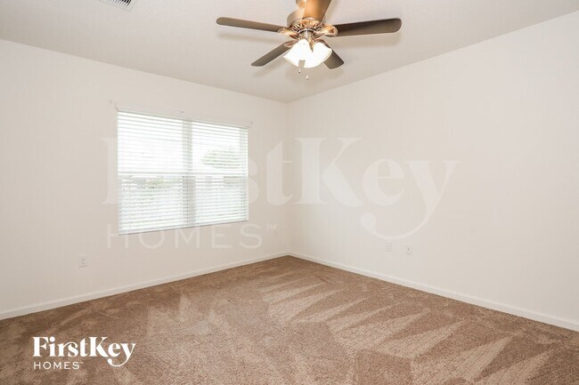 Building Photo - 1053 SW Canary Terrace