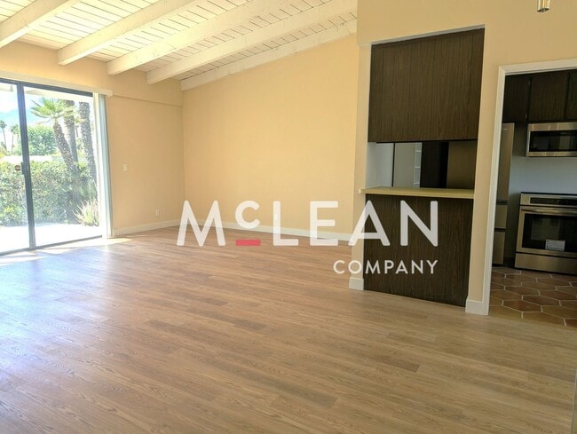 Building Photo - Beautiful 2BD/2BA Sunrise Oasis Condo with Resort Amenities