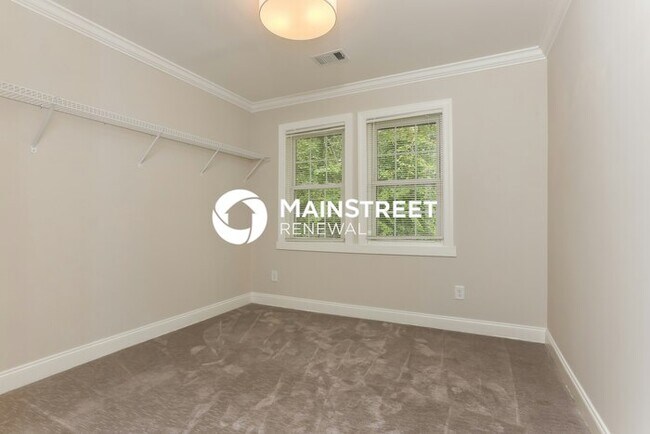 Building Photo - 4 Bedroom Pet-Friendly Home in Atlanta, GA with Main Street Renewal