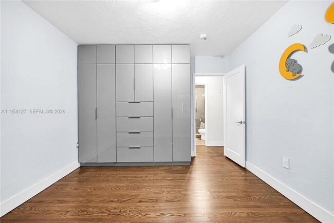 Building Photo - 295 De Leon Dr