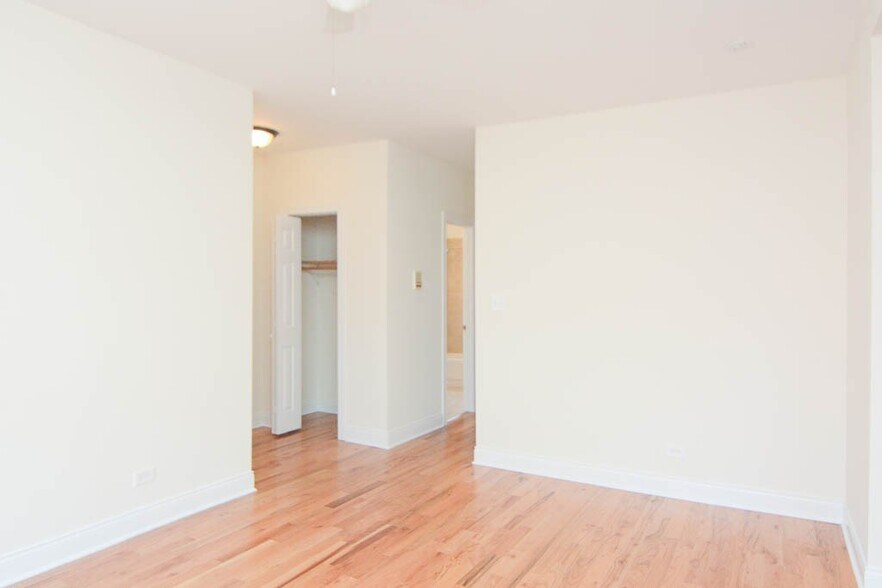 Building Photo - 629 W Cornelia Ave