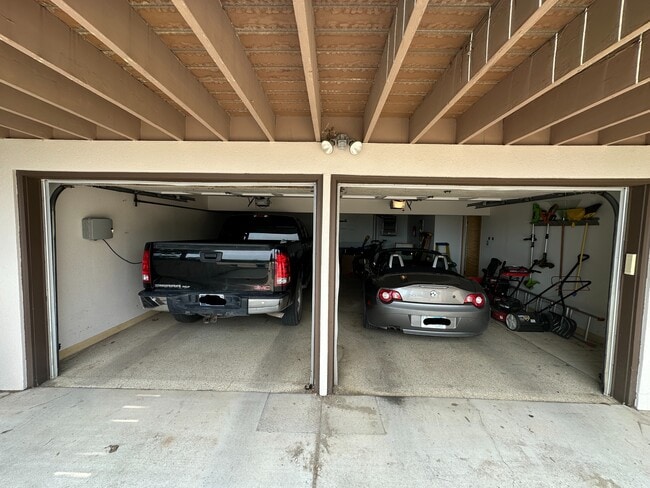 Building Photo - 2750 Greenbriar Dr