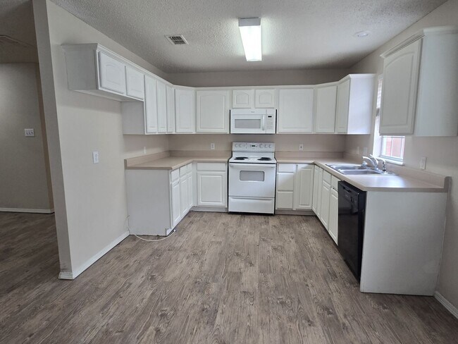 Building Photo - 3108 109th St