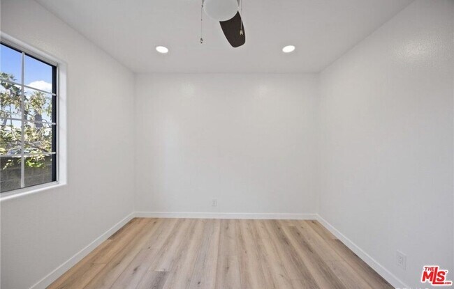 Building Photo - 424 Parkman Ave