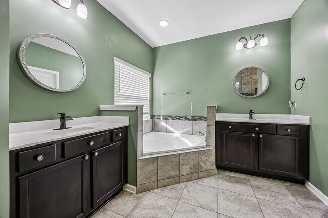 Building Photo - 79425 Plummer's Creek Dr
