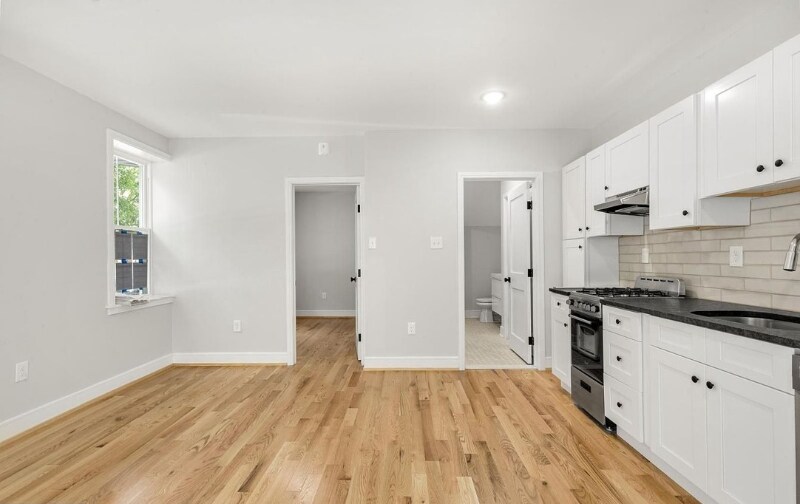 Building Photo - 1916 Poplar St