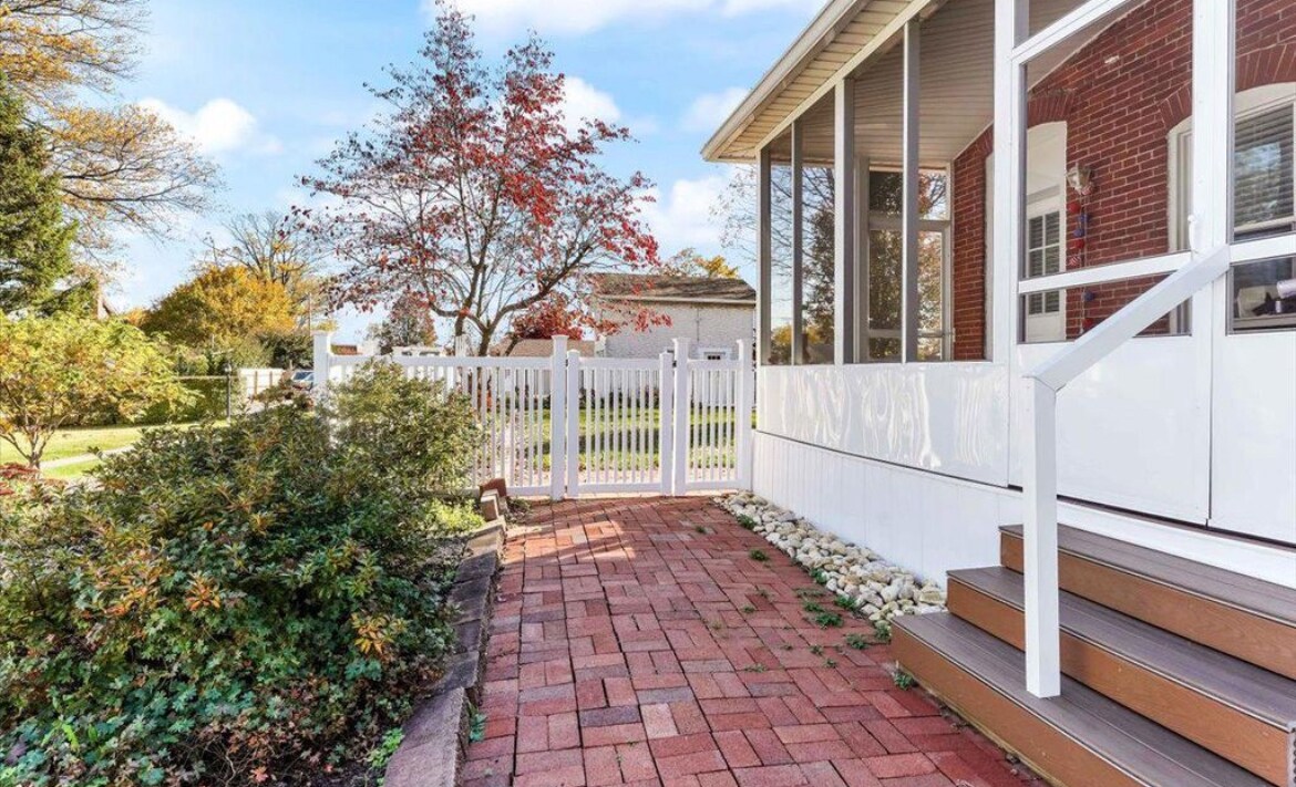 Building Photo - 326 Walnut St