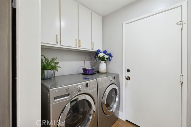 Building Photo - 25 Palos