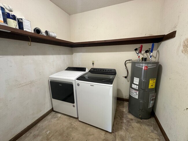 Building Photo - 2072 Pats Place