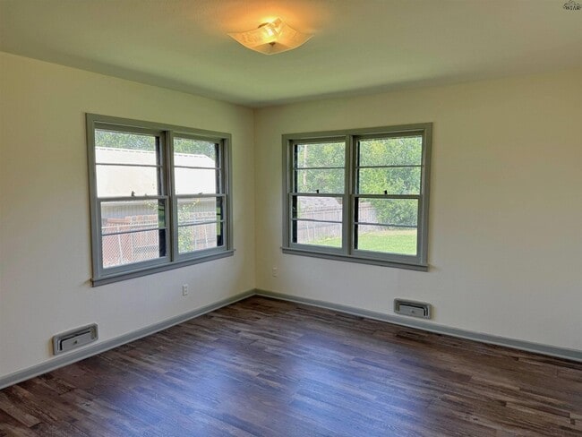 Building Photo - 4115 Rivercrest Dr