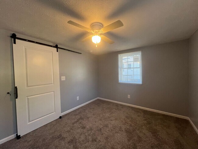 Building Photo - 2218-C Murchsion Rd. ~Murchison ~ 2 WEEKS FREE