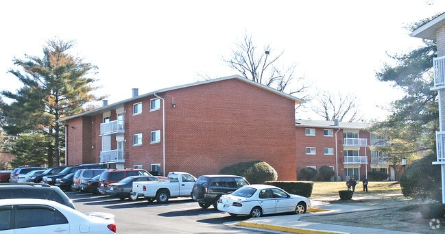 Building Photo - Coralain Gardens Apts