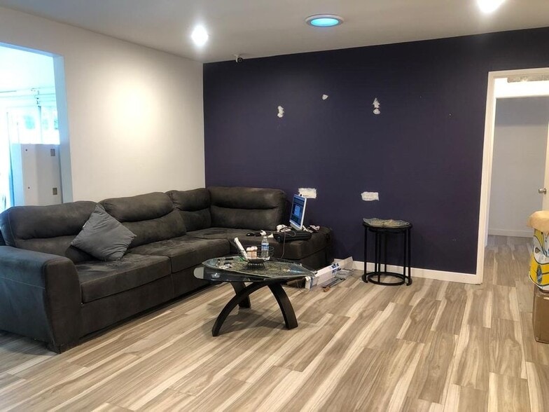 Building Photo - 20800 Clark St