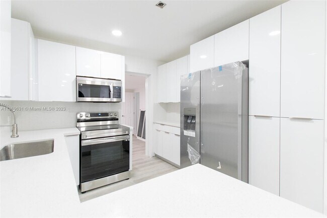 Building Photo - 4819 SW 22nd St