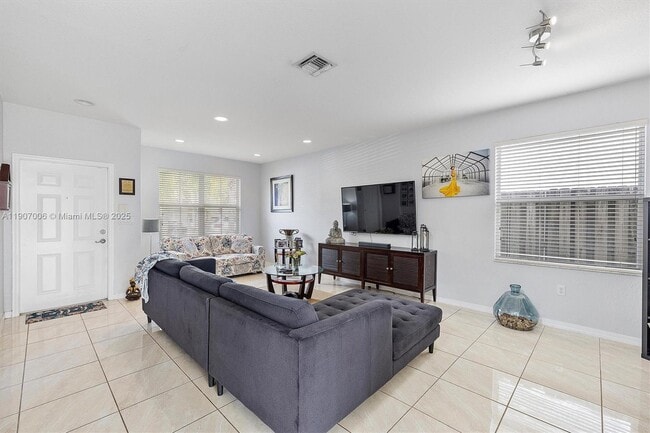 Building Photo - 1431 SE 18th Terrace