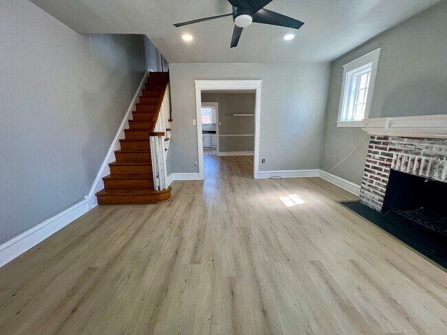 Building Photo - Gorgeous 3-Bedroom Townhome in Parkside! Available NOW!