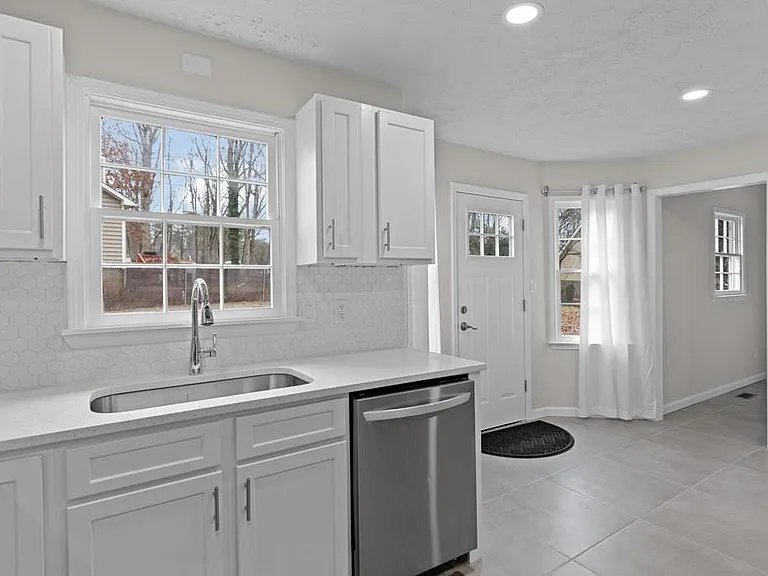 Building Photo - 1811 Chantilly Ct
