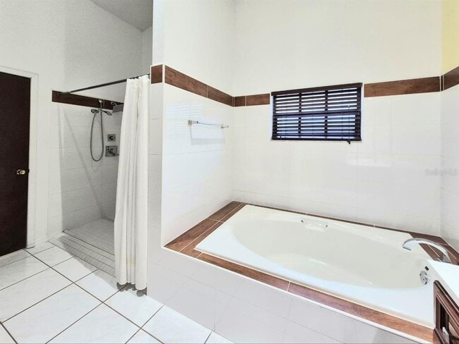 Building Photo - 3103 Cocos Rd