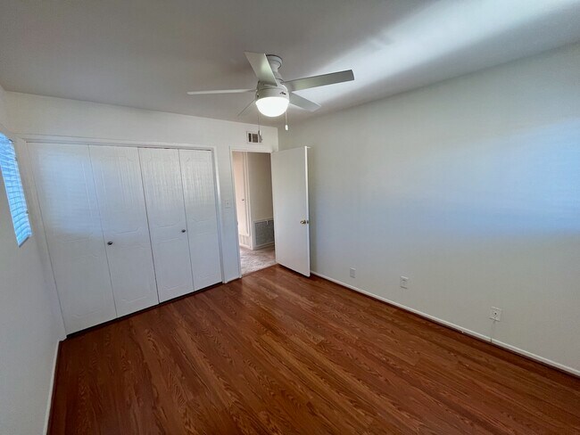 Bedroom2 closet closed - 5215 Sepulveda Blvd
