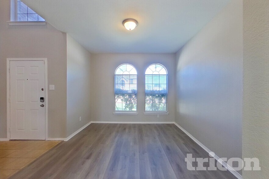 Building Photo - 1085 Harriman Dr