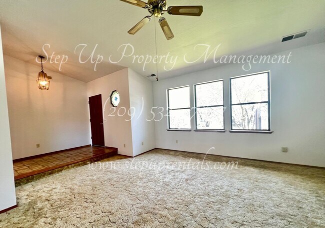 Building Photo - Cozy All Electric, 3 Bed 2 Bath Home in Phoenix Lake Estates!